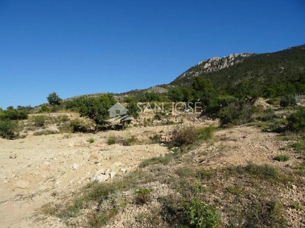 Terreno en Hondón de las Nieves