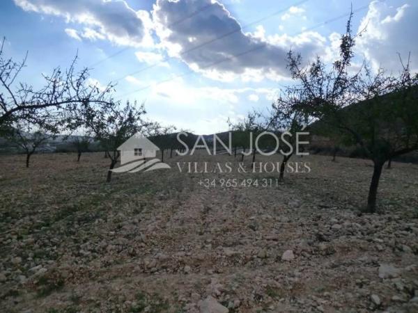 Terreno en Hondón de las Nieves