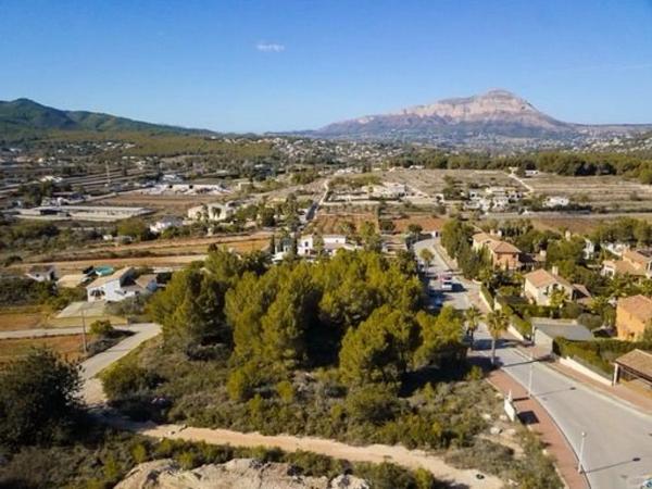 Terreno en calle Leonardo da Vinci, 84