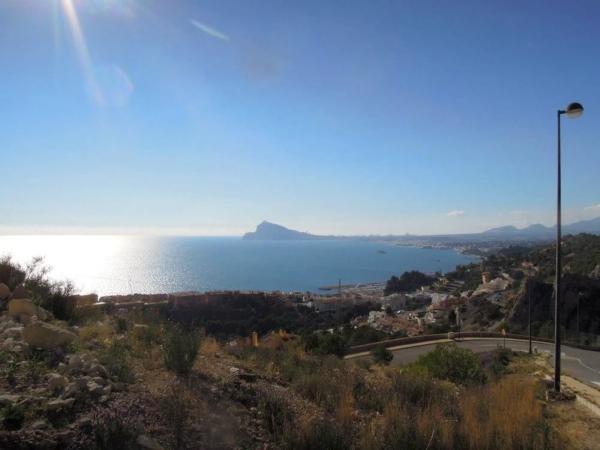 Terreno en calle llevant