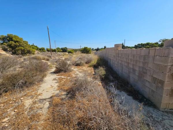 Terreno en calle Alonso Cano