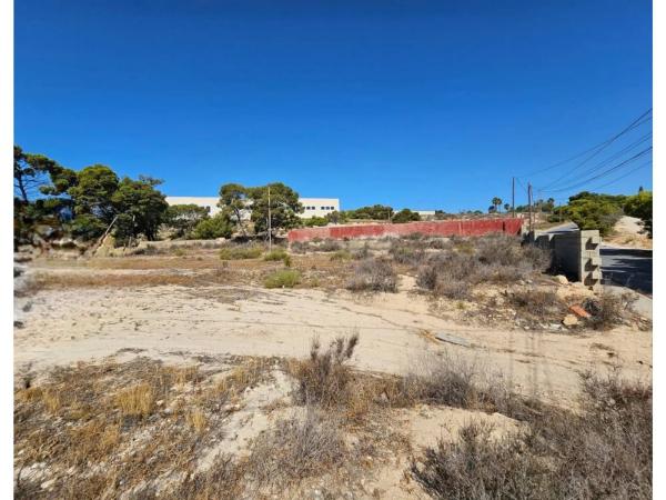 Terreno en calle Alonso Cano