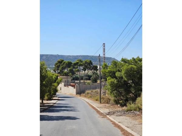 Terreno en calle Alonso Cano