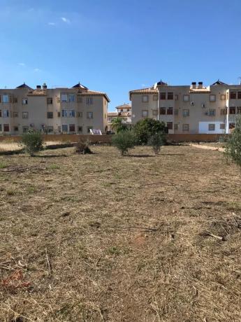 Terreno en calle Carlos Torres, 24