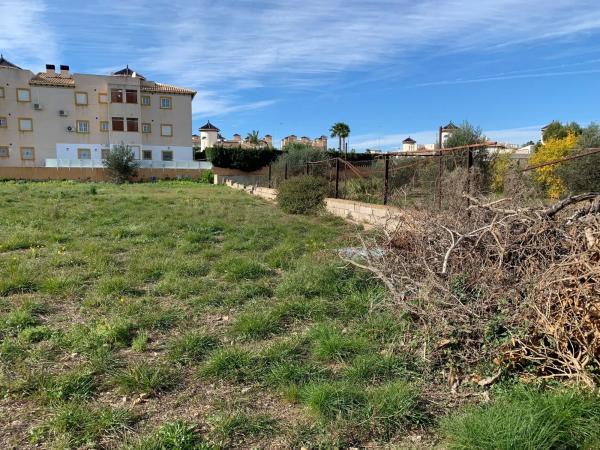 Terreno en calle Carlos Torres, 24