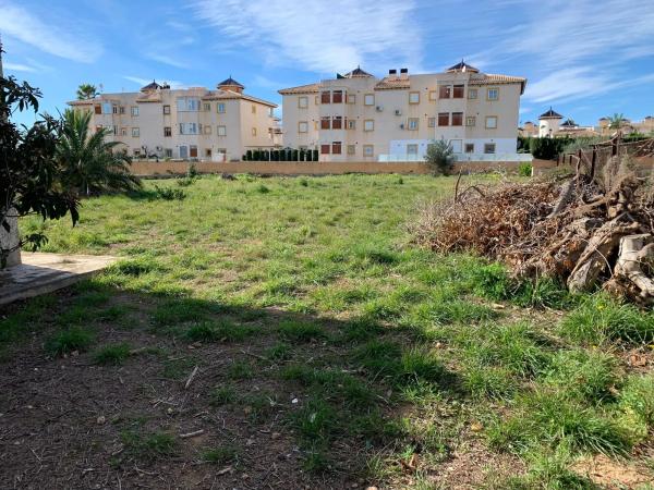 Terreno en calle Carlos Torres, 24