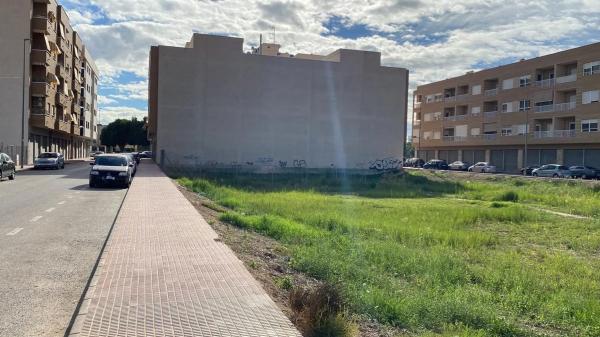 Terreno en travesía f Mtnez Guilab4