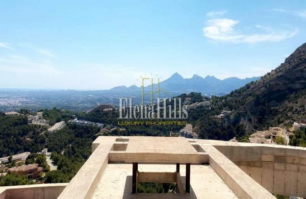 Terreno en avenida Europa