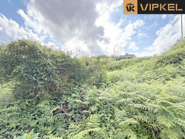 Terreno en avenida Rosalía de Castro