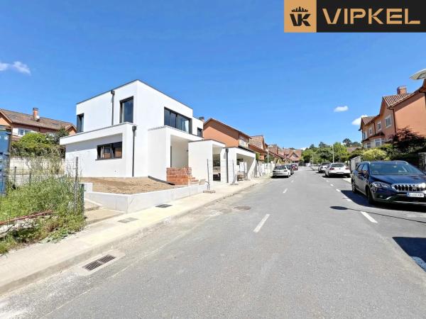 Terreno en calle do Pintor Sucasas