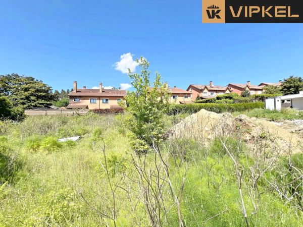 Terreno en calle do Pintor Sucasas