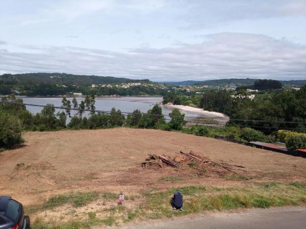 Terreno en calle Parroquia de Moruxo, 35