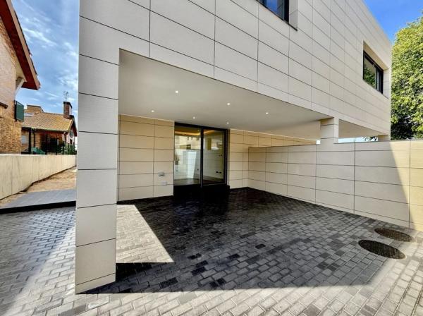 Chalet pareado en venta en de Aries, 66