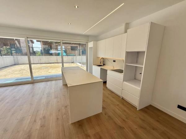 Chalet pareado en venta en de Aries, 66