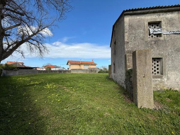 Terreno en avenida Isaac Díaz Pardo
