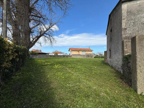 Terreno en avenida Isaac Díaz Pardo