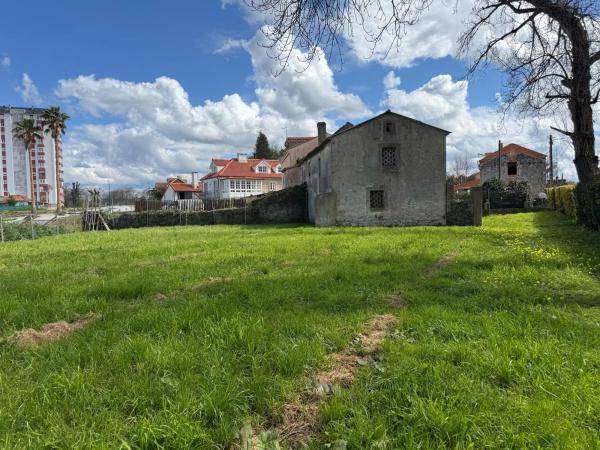 Terreno en avenida Isaac Díaz Pardo