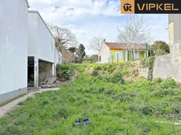 Terreno en avenida de Santa Mariña