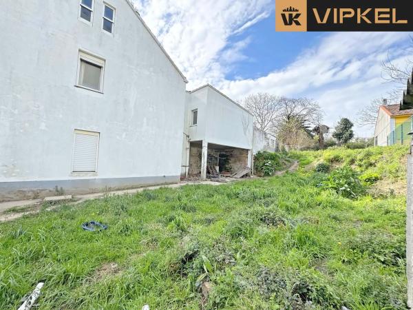 Terreno en avenida de Santa Mariña