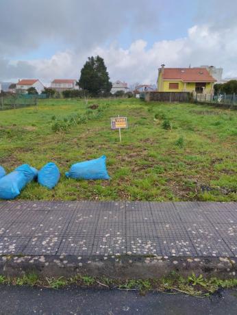 Terreno en calle Zapateira, 27