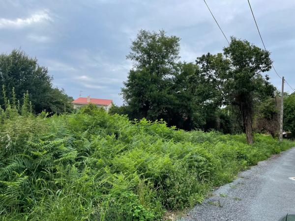 Terreno en calle Xentiña