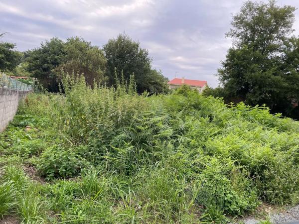 Terreno en calle Xentiña