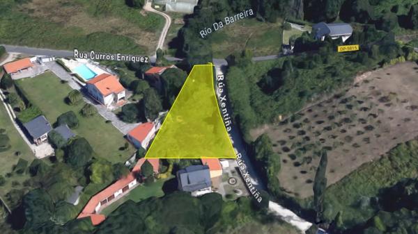 Terreno en calle Xentiña