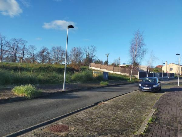 Terreno en avenida de Xarío, 32