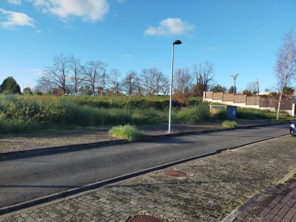 Terreno en avenida de Xarío, 32