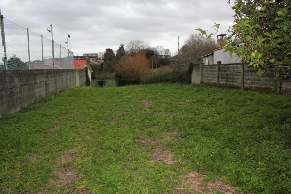 Terreno en calle de Os Corzás