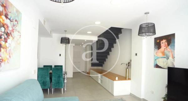 Chalet adosado en calle Edeta