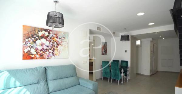 Chalet adosado en calle Edeta