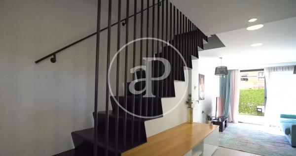 Chalet adosado en calle Edeta