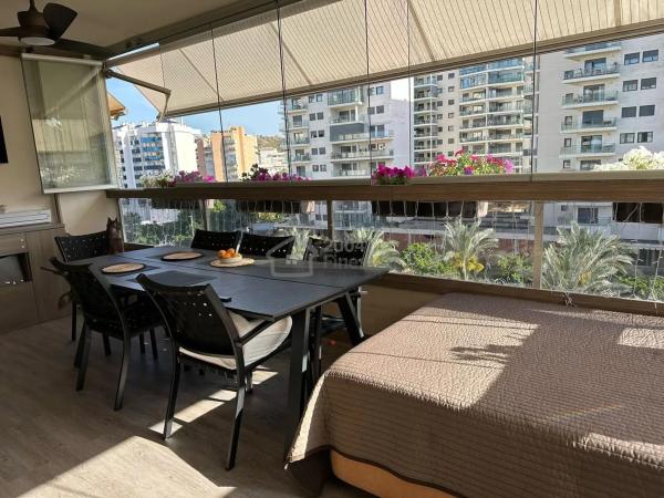 Piso en avenida Rosa de los Vientos