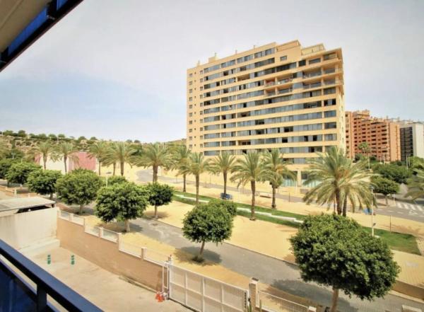 Piso en avenida Rosa dels Vents