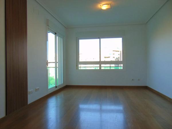 Piso en avenida Mestral, 5