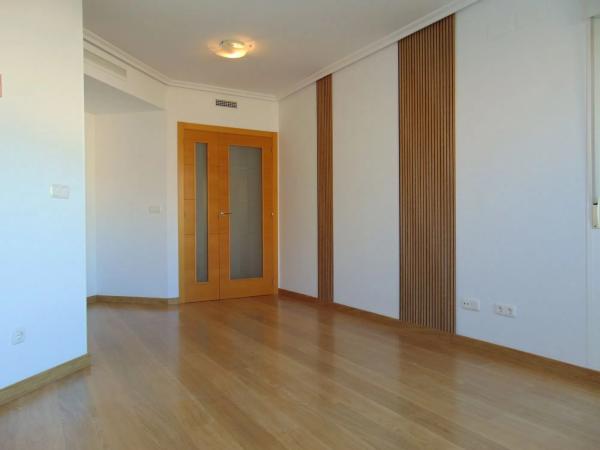 Piso en avenida Mestral, 5