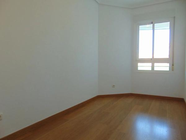 Piso en avenida Mestral, 5