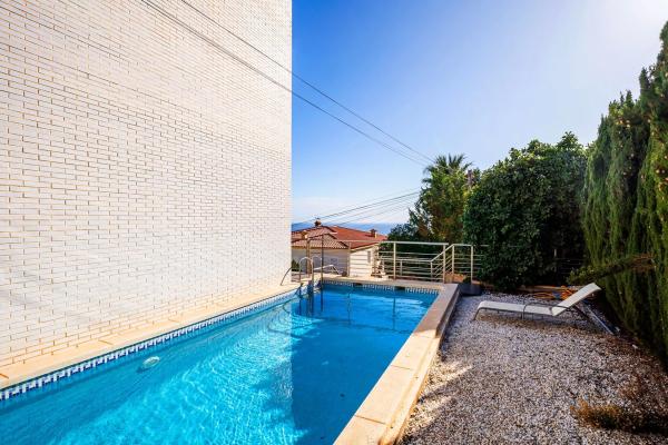 Casa independiente en Urbanización el Charco