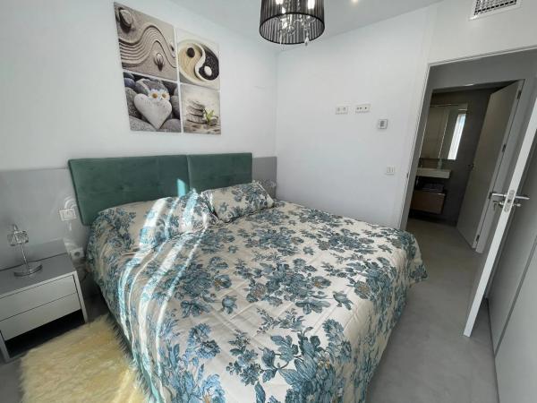 Chalet adosado en calle Edeta, 3