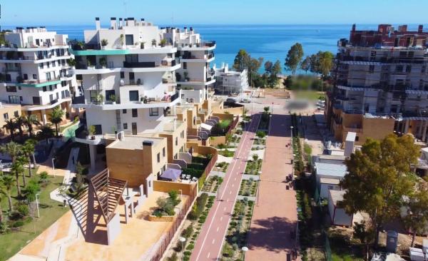 Chalet adosado en calle Edeta, 3