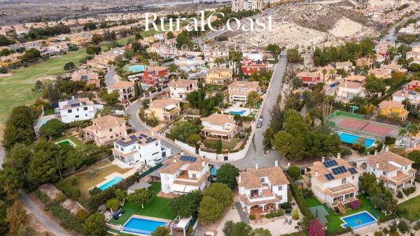 Casa independiente en calle de la Boira