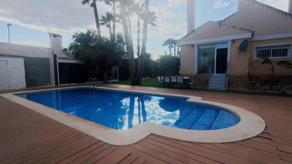 Casa independiente en calle Miguel Alcaraz