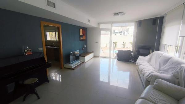 Casa independiente en calle Miguel Alcaraz