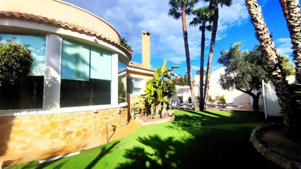 Casa independiente en calle Miguel Alcaraz