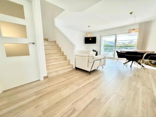 Chalet pareado en calle Cronista Viravens