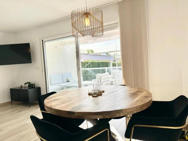 Chalet pareado en calle Cronista Viravens