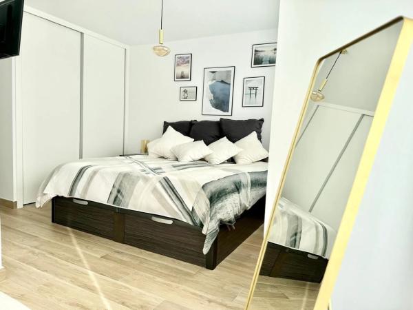 Chalet pareado en calle Cronista Viravens