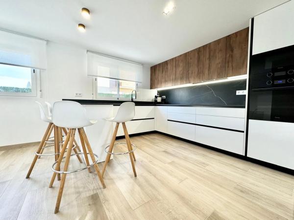 Chalet pareado en calle Cronista Viravens