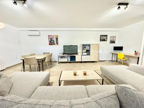 Chalet pareado en calle Cronista Viravens